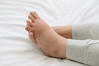 Effective Methods of Managing Swollen Feet During Pregnancy
